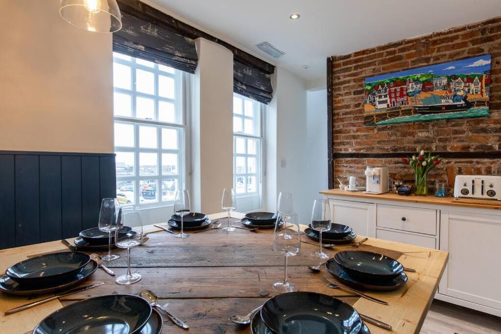 Herring Girl House - Harbourside Property, Sleeps 8 Scarborough Eksteriør billede